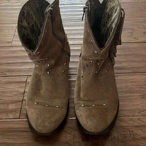 Ariat Sunset Fringe Studded Fringe Western Booties in Almond Bark Suede Size 7